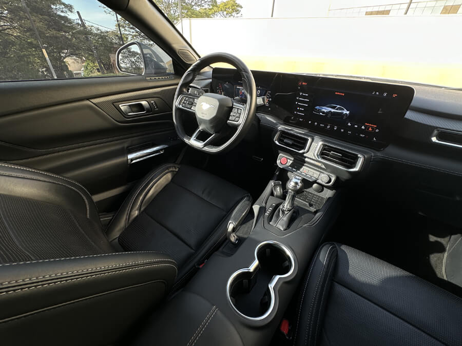 Confira como foi dirigir o Mustang GT, o V8 lendário que desafia gerações Ford Mustang GT