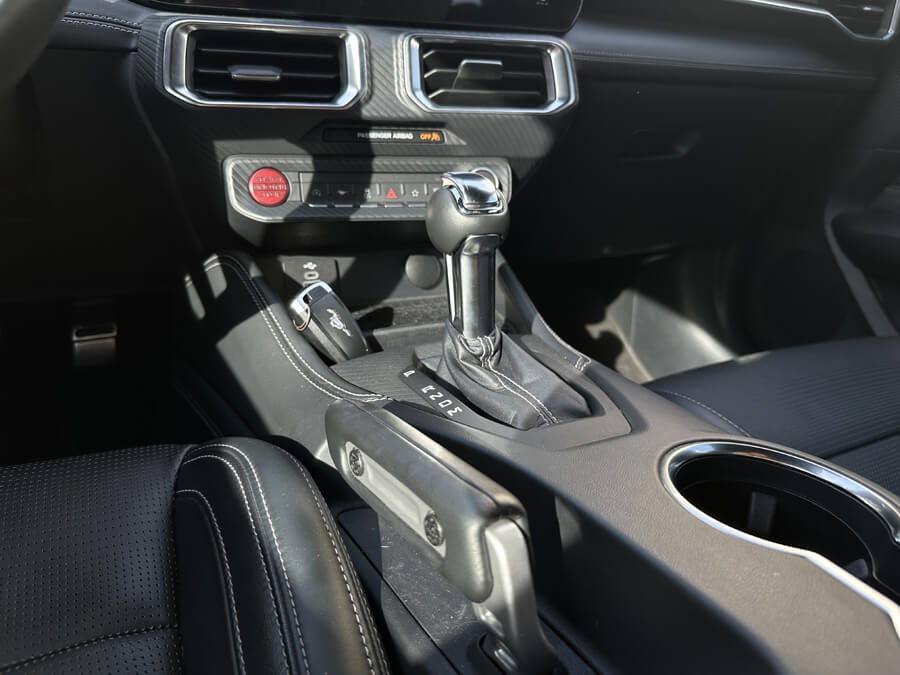 Confira como foi dirigir o Mustang GT, o V8 lendário que desafia gerações Ford Mustang GT