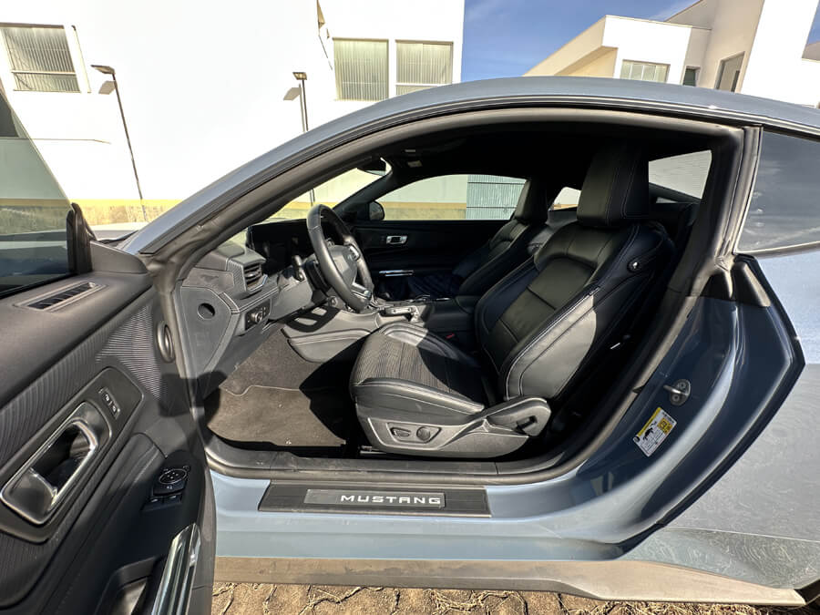 Confira como foi dirigir o Mustang GT, o V8 lendário que desafia gerações Ford Mustang GT