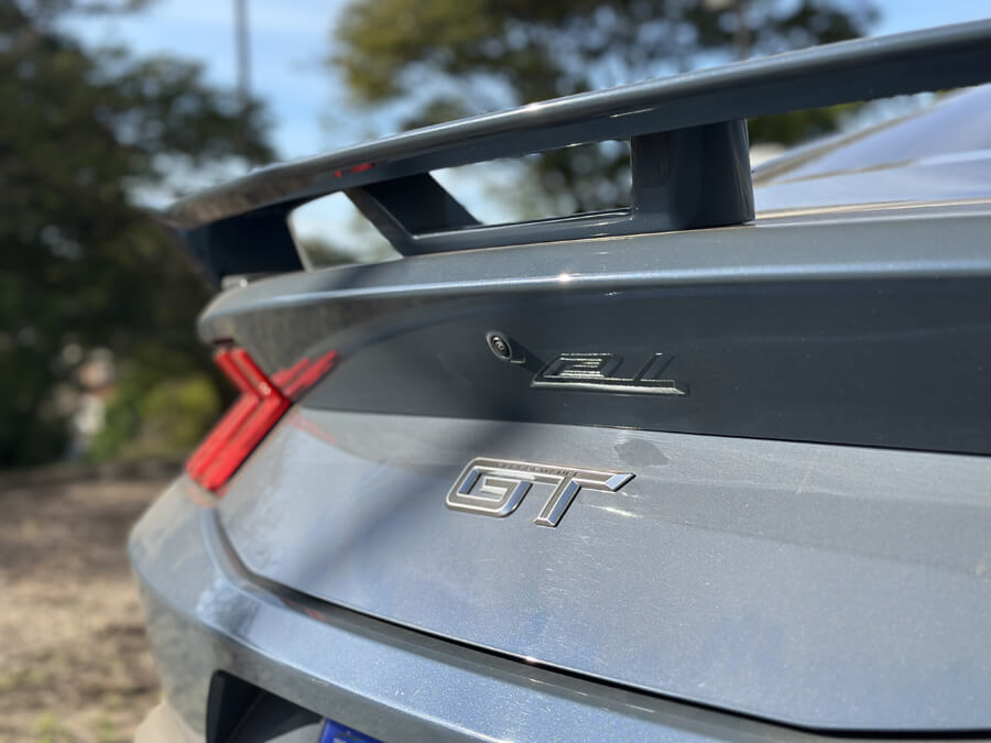Confira como foi dirigir o Mustang GT, o V8 lendário que desafia gerações Ford Mustang GT