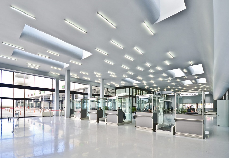 Conheça o edifício em zigue-zague futurista que redefine fronteiras na Geórgia edifício Sarpi Border Checkpoint