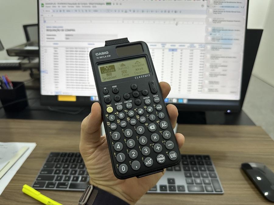 Qual é a diferença entre a calculadora científica padrão e a calculadora gráfica? calculadora científica CASIO