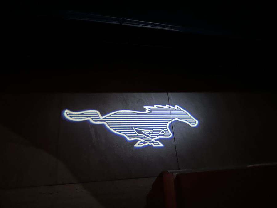 Conheça o Mustang Mach-E GT e descubra os destaques da engenharia, design e tecnologia deste SUV elétrico Mustang Mach-E GT