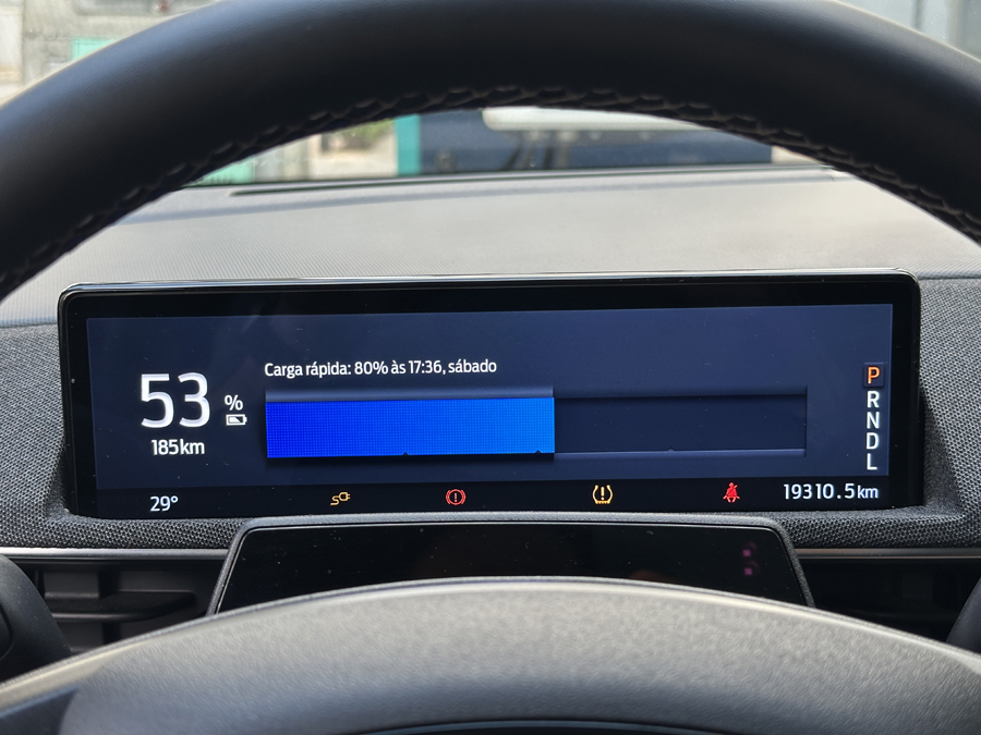 Conheça o Mustang Mach-E GT e descubra os destaques da engenharia, design e tecnologia deste SUV elétrico Mustang Mach-E GT