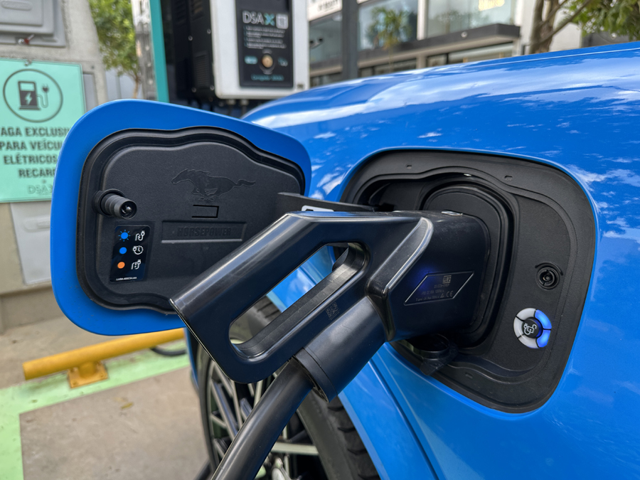 Conheça o Mustang Mach-E GT e descubra os destaques da engenharia, design e tecnologia deste SUV elétrico Mustang Mach-E GT