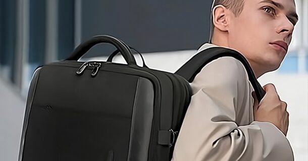 engenheiro montando mochila para férias