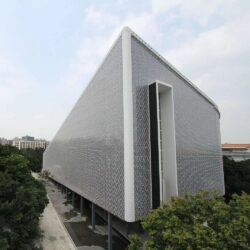 EcoARK o maior prédio feito de garrafas do mundo