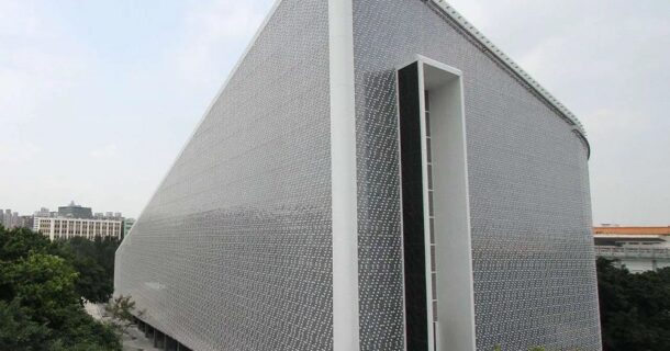 EcoARK o maior prédio feito de garrafas do mundo