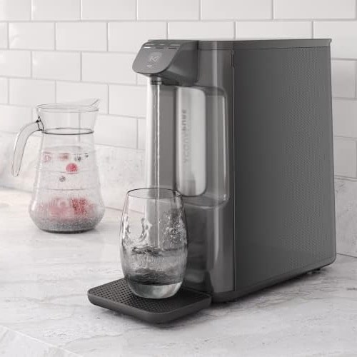 O gelo acabou? Veja por que um purificador de água pode salvar seu verão purificador de água eletrolux