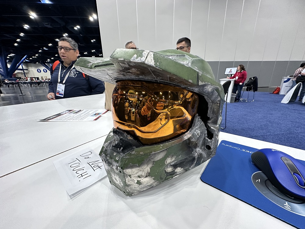 Conheça o capacete de halo que sobrevive até a tiros balísticos impact props