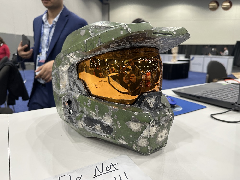 Conheça o capacete de halo que sobrevive até a tiros balísticos impact props