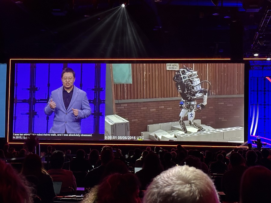 Conheça o robô humanoide que pula e corre graças à IA física e às soluções SOLIDWORKS robô humanoide Westwood Robotics