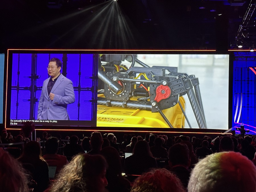 Conheça o robô humanoide que pula e corre graças à IA física e às soluções SOLIDWORKS robô humanoide Westwood Robotics