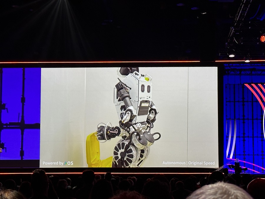 Conheça o robô humanoide que pula e corre graças à IA física e às soluções SOLIDWORKS robô humanoide Westwood Robotics