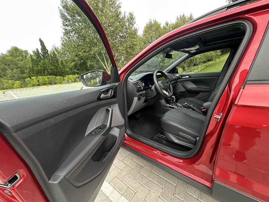 VW T-Cross 2026 Comfortline: SUV compacto que entrega engenharia madura sem abrir mão do pacote tecnológico VW T-Cross