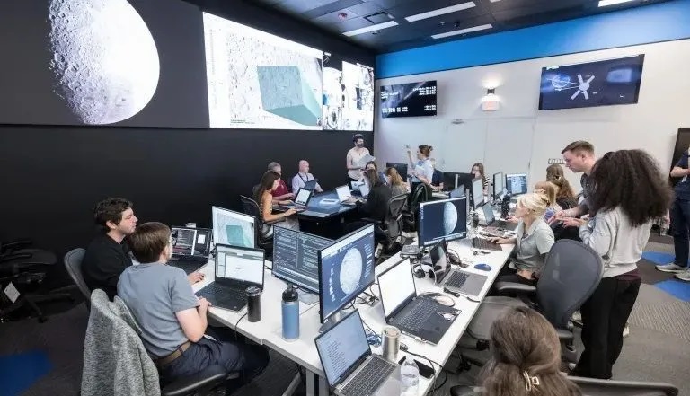 Entenda o que é Artemis II, sua importância para os EUA e os detalhes do lançamento Artemis II