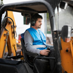 Entenda qual a importância da locação de equipamentos na construção civil no Brasil Locação de equipamentos na construção civil