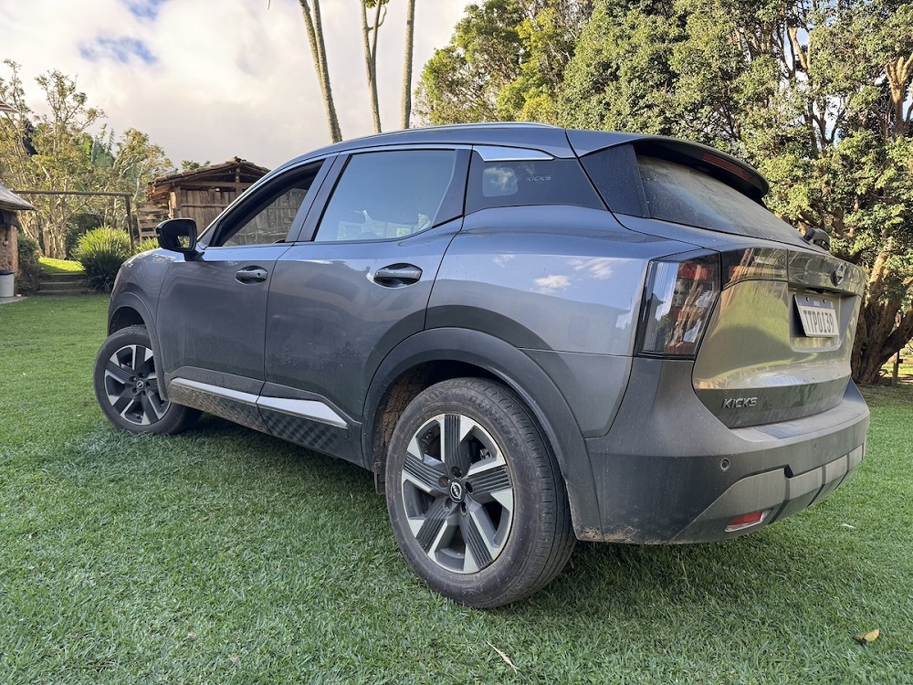 Novo Nissan Kicks 2026 encarou mudança, estrada e aeroporto e o resultado surpreendeu Novo Nissan Kicks 2026